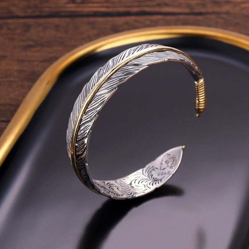 (1+1 GRATIS) Avian™ | Vintage geïnspireerde veren armband met Edgy Punk uitstraling
